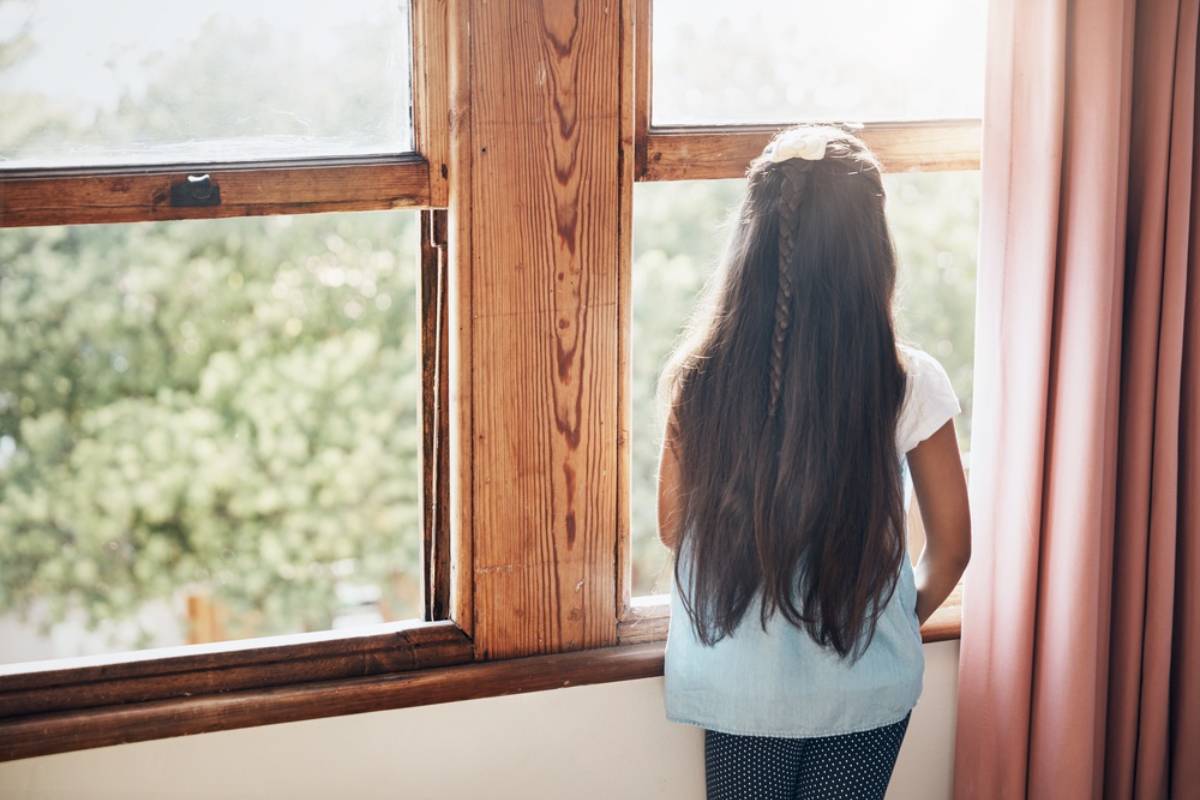 A Mom Says Her 7-Year-Old Stares Out the Window Every Night Watching Neighborhood Kids Play, and Bedtime Has Suddenly Become the Hardest Part of Her Day
