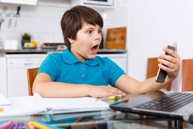 A Mom Says Her 9-Year-Old Secretly Ordered Something on Her Phone, Then Offered $25 the Next Day After Finally Confessing