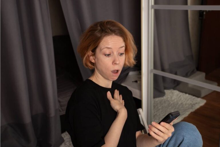 A Mom Says She Accidentally Found a Child-Free Community While Looking for Postpartum Help, and What She Read Left Her Stunned