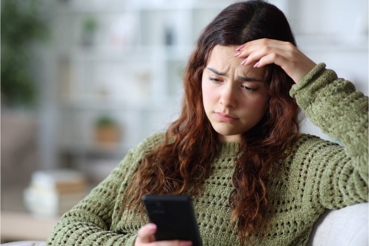 A Woman Says Her Landlord Kept Entering Her Apartment Without Warning, and His Strange Request for Her Wi-Fi Password Made Her Suspicious