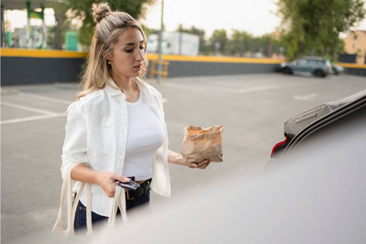 A Woman Says Her Mother Keeps Ordering Her to Drive Two Hours and Pick Up Food, Then Gets Furious When She Finally Says No