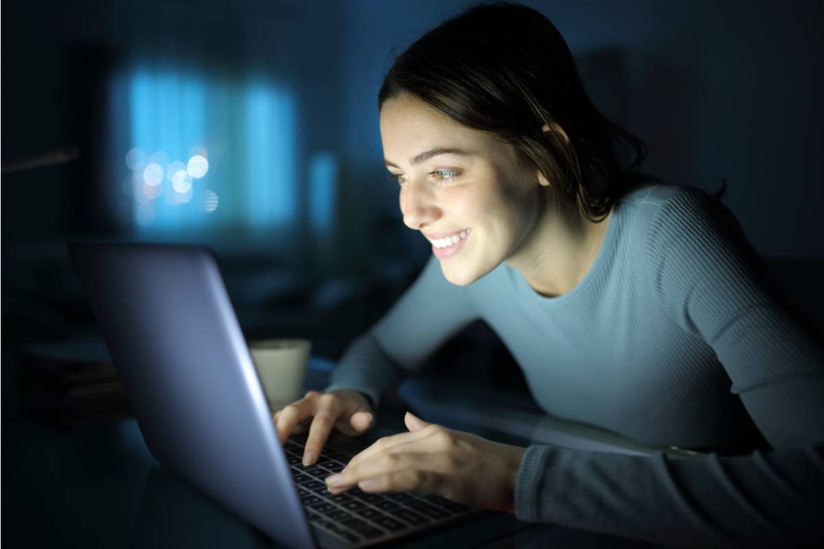 A Woman Says Her Online Friend of Four Years Confessed His Feelings While She Was Popping Balloons, and the Conversation Somehow Turned Into a Four-Year Romantic Documentary