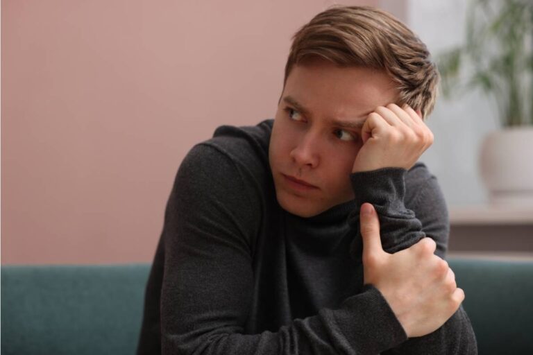 A Young Adult Says Living With Abusive Parents Left Her With No Support System, and She Realized Just How Alone She Had Become
