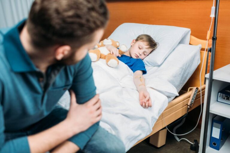 A Dad Says His 3-Year-Old Suddenly Woke Up Gasping for Air in the Middle of the Night, and Within Minutes They Were Calling an Ambulance