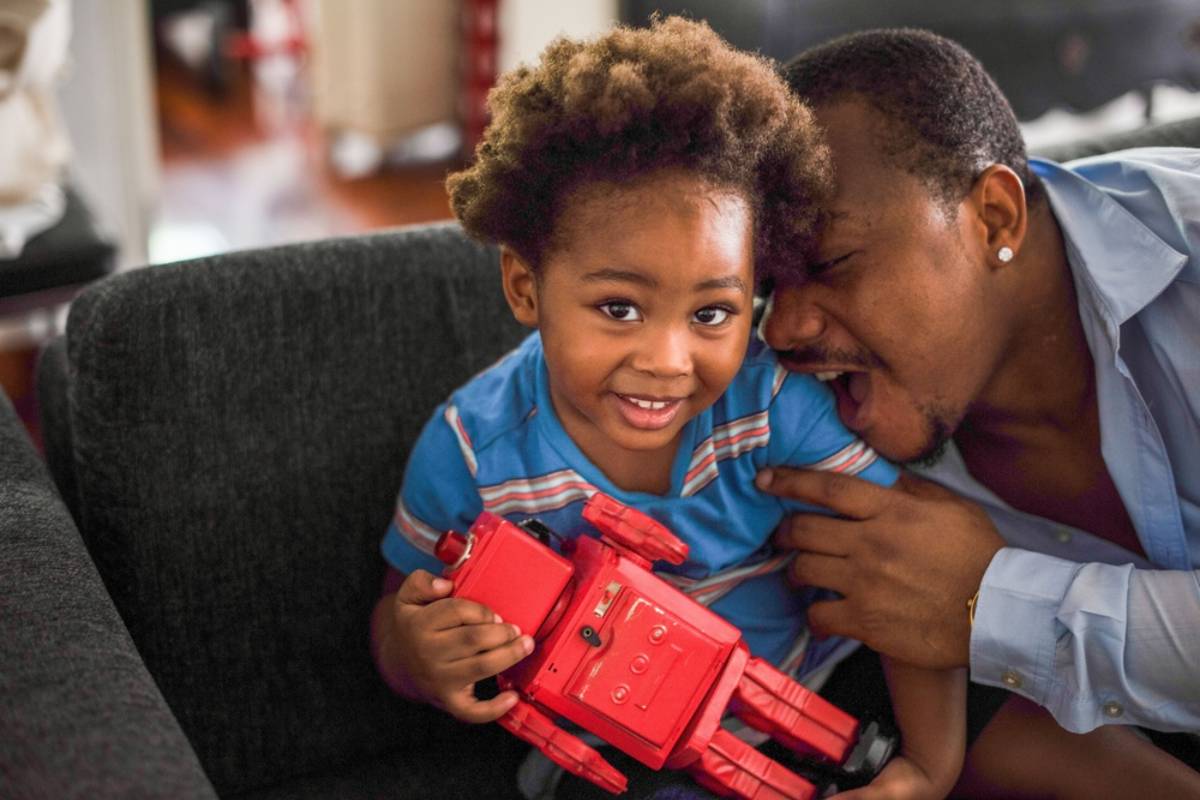A Dad Says His Five-Year-Old Started Using His Own “One Minute” Excuse Against Him, and His Wife Could Barely Stop Laughing