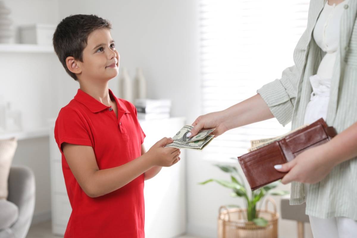 A Mom Says Her 14-Year-Old Wants Money for Nails, Dinners, and School Games, and She’s Trying to Teach Her That Spending Has Limits