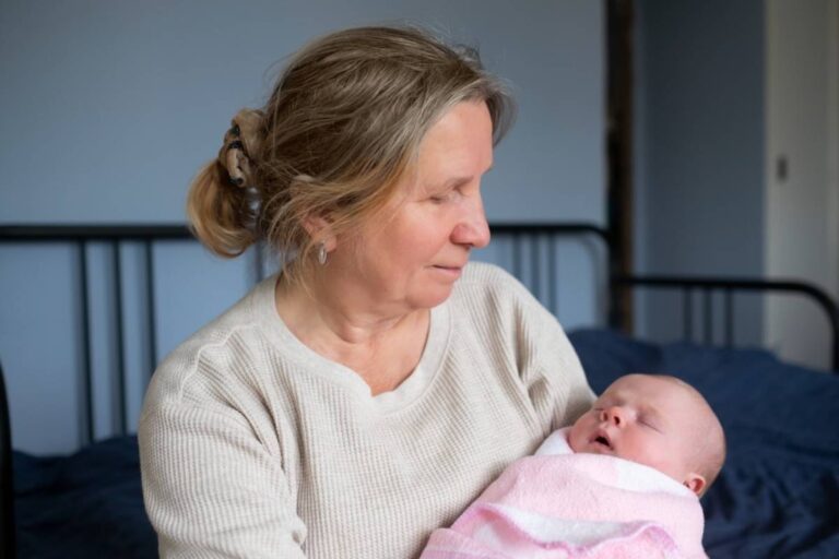 A Mom Says Her Baby’s Great-Grandmother Keeps Insulting Her While Holding the Baby, and Everyone Says That’s Just How She Is