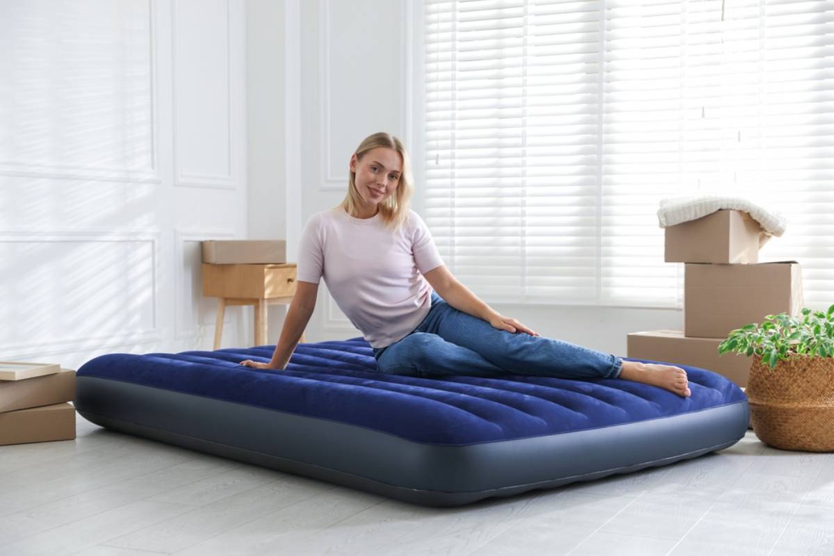 A Mom Says Her In-Laws Demand Holiday Visits With Their Grandkids, but Expect Everyone to Sleep on Air Mattresses and Couches