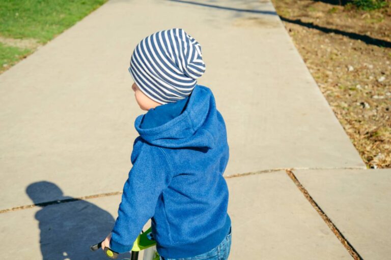 A Mom Says Her Six-Year-Old Can't Stand Sharing Attention With Other Kids, and a Frightening Moment Made Her Realize It Was Bigger Than Jealousy