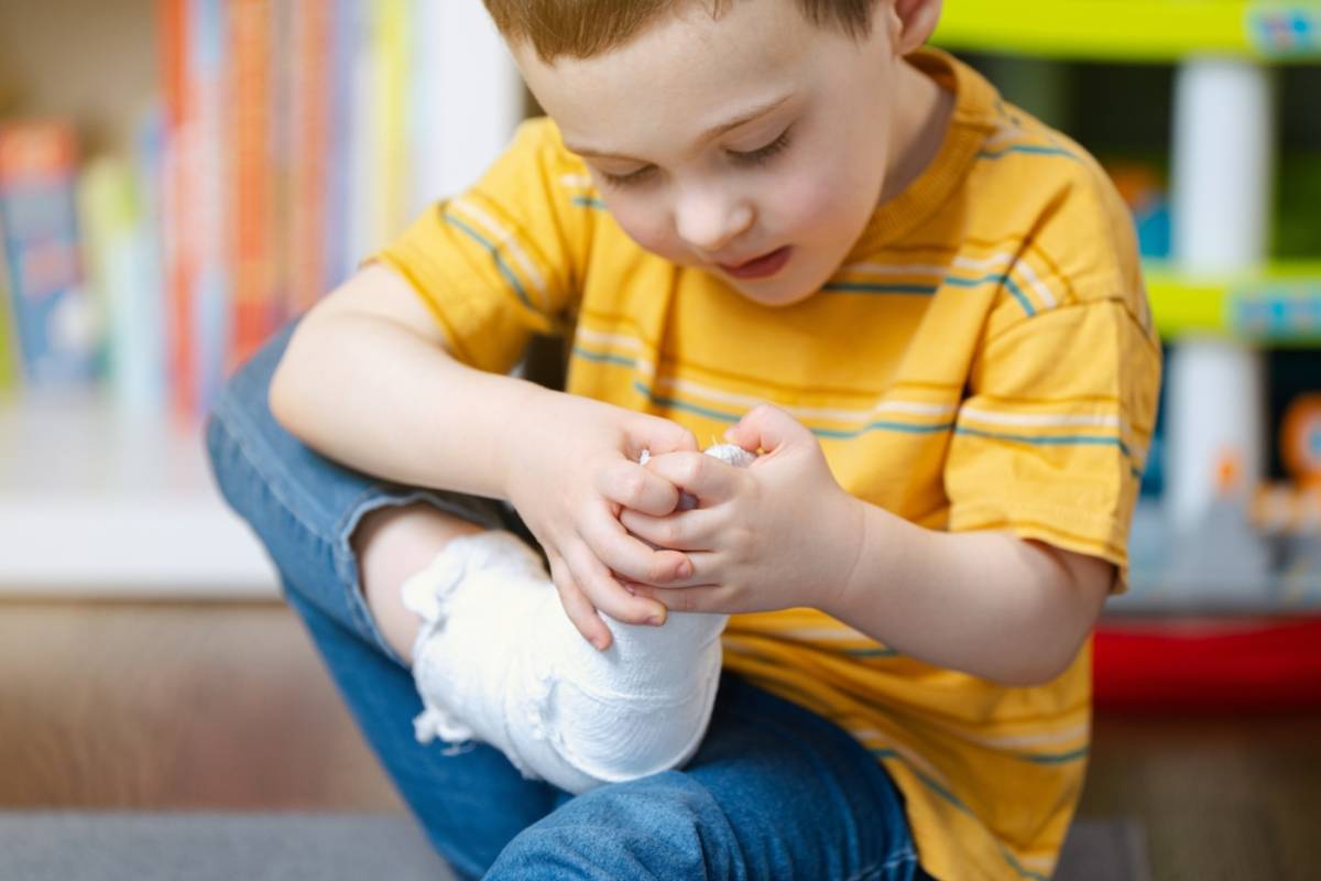 A Mom Says Her Toddler’s Tiny Foot Injury Turned Into a $400 Surgery Bill, and Then Parents Started Suggesting a Few Surprising Alternatives