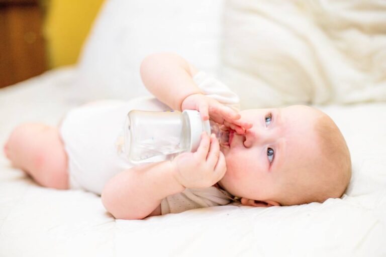 A Mom’s Baby Fell Off the Bed, Leaving Her Searching for Answers, Until a Pediatrician Explained Which Warning Signs Parents Should Never Ignore