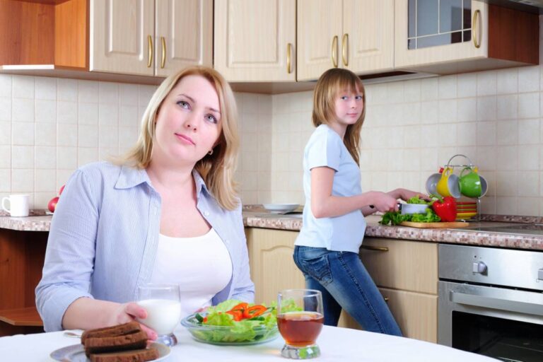 A Parent Says Her Teen Would Happily Eat the Same Few Meals Forever, and She’s Trying to Teach Better Habits Without Turning Every Dinner Into a Battle
