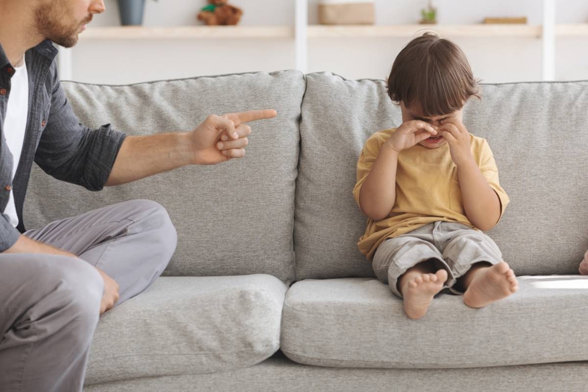 A Parent Says Their Longtime Friend’s Partner Spanked Their Child for Saying “No,” and One Afternoon Changed Everything