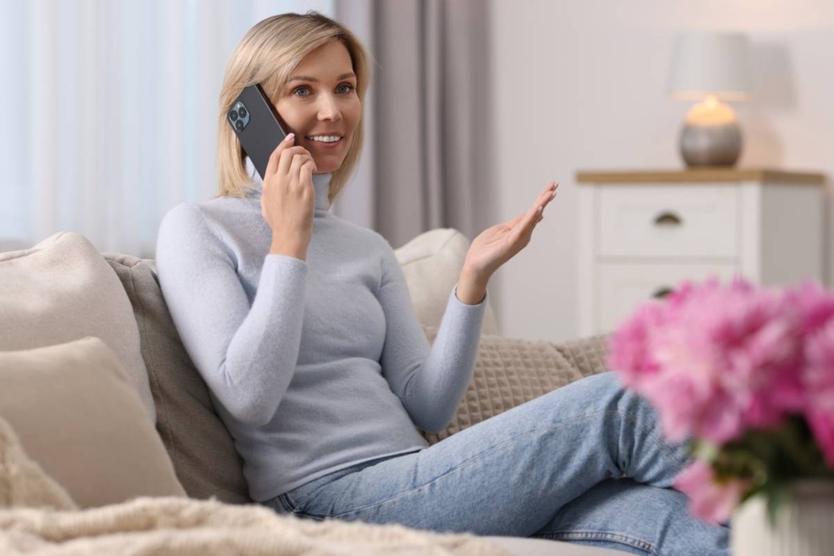 A Woman Says Her Mom Sends Messages All Day Long After 25 Years Apart, and She's Finally Worried Their Closeness Is Turning Into Guilt