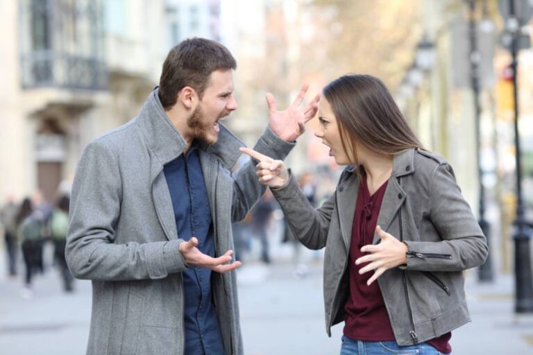 A Woman Says Her Partner Slapped Her After She Asked Him to Hold a Heavy Bag, but His Threat Before the Attack Made Her Realize the Relationship Was Over