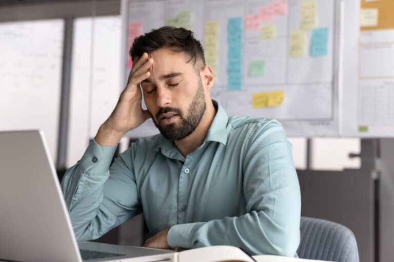 A Worker Says His Boss Asked Him to Hand His Laptop to a Former Employee, Then Told Him to Work Until 9 PM to Make Up the Lost Time