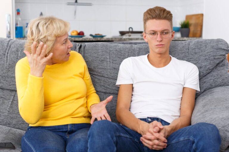 Dad Says His Parents Helped Pay for His Wedding, So He Took On Their Bills, but His Mom Still Wanted Money for Relatives He Barely Knew